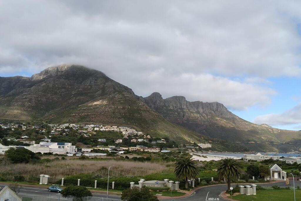 With Magical Mountain And Sea Views Apartment